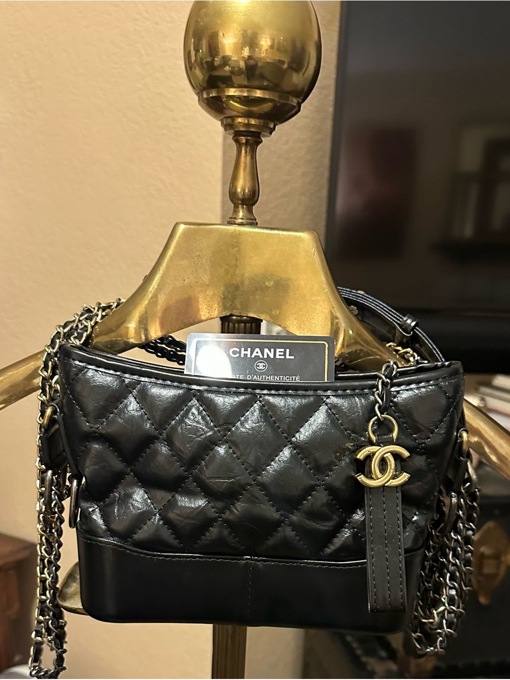 CHANEL Black Quilted Leather Shoulder Bag with Chain